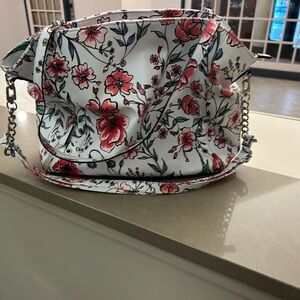 Sam & Libby beautiful tote. Very fashionable and like new!!